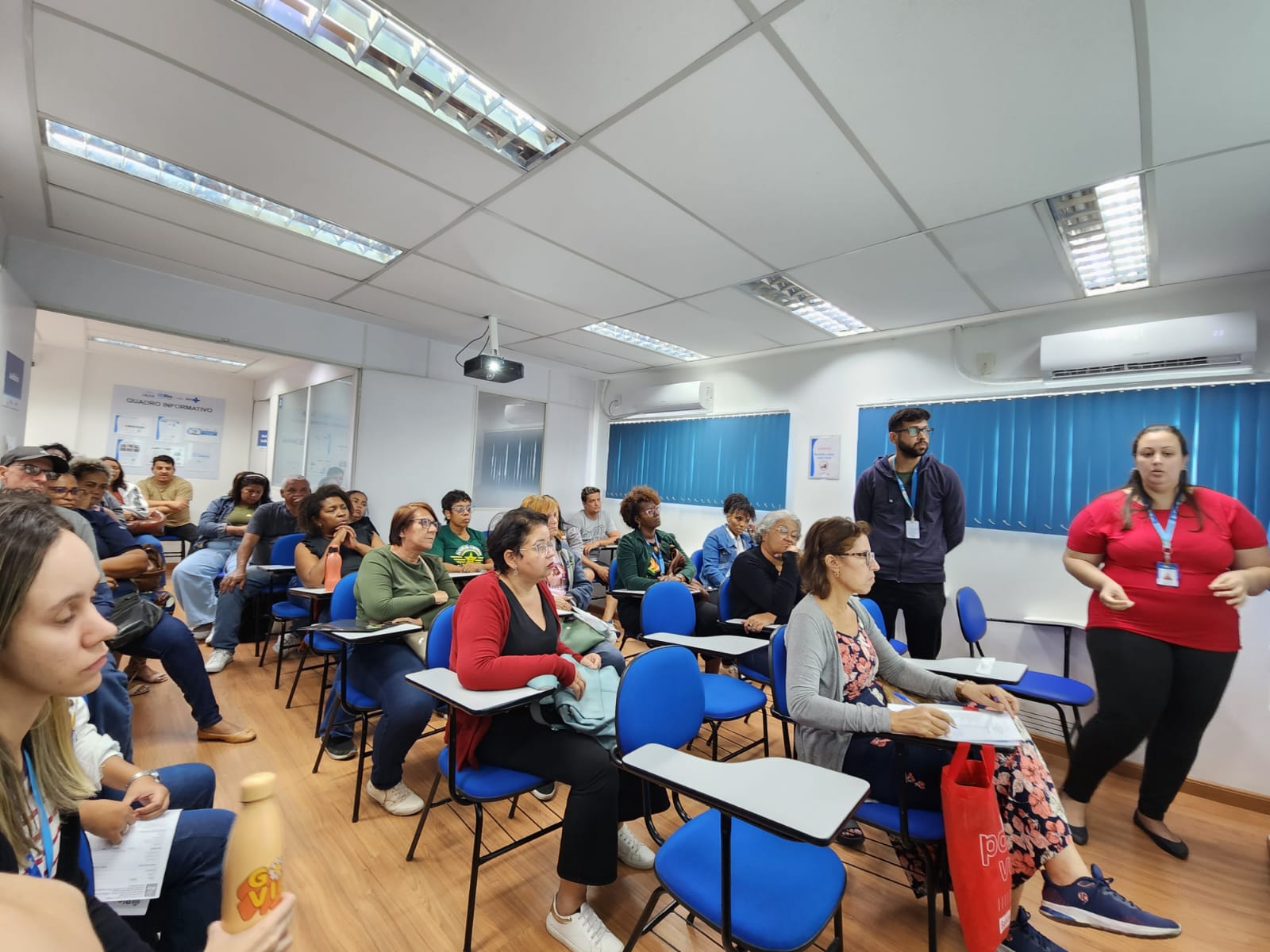 Treinamento de vacinadores para a Campanha de Vacinação antirrábica animal no município do Rio de Janeiro.